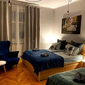  Apartament Lares And Penates